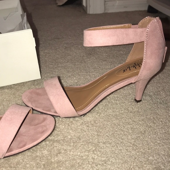Pink heels - Picture 2 of 3